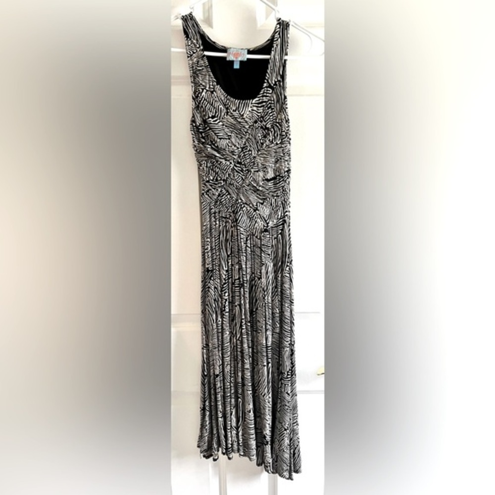 Women’s long sleeveless summer dress